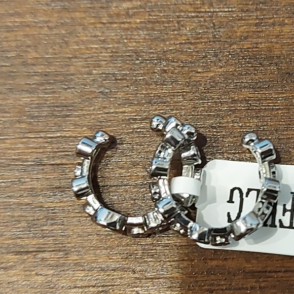 💎 3 /$20💎Charmed Aroma Adjustable Ear Cuffs - Picture 6 of 7